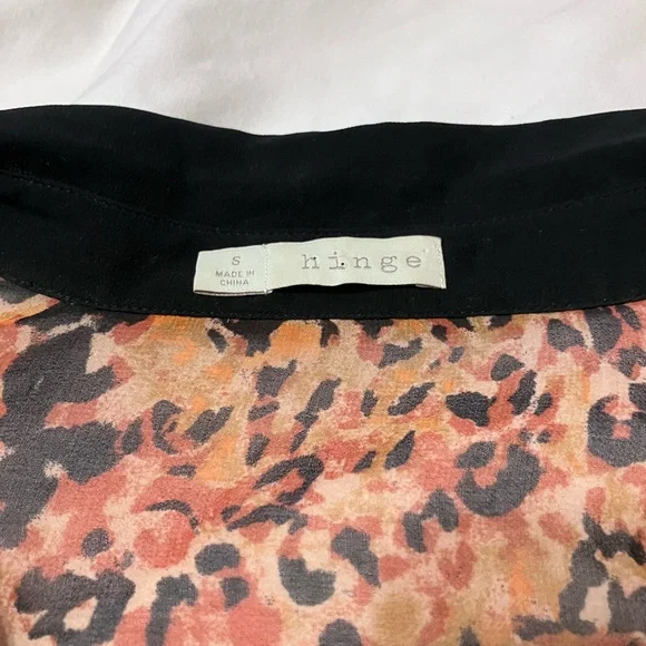 Hinge Leopard Print Top with Black Collar - Picture 2 of 4